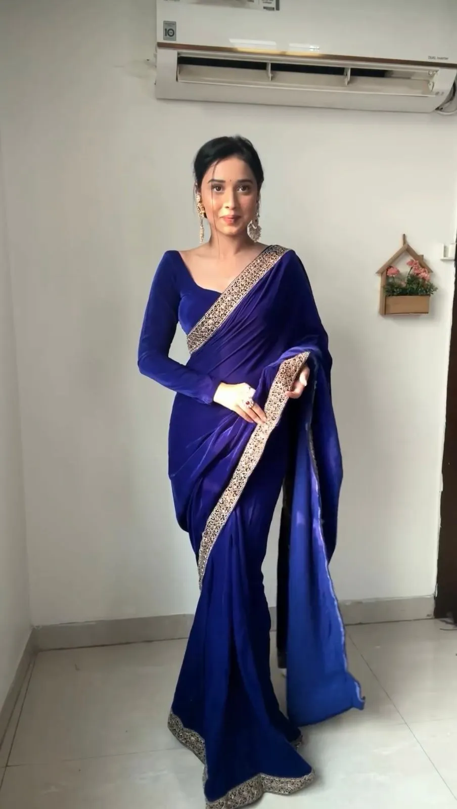 Beautiful Velvet Saree with Blouse  for Women -SSS001VS