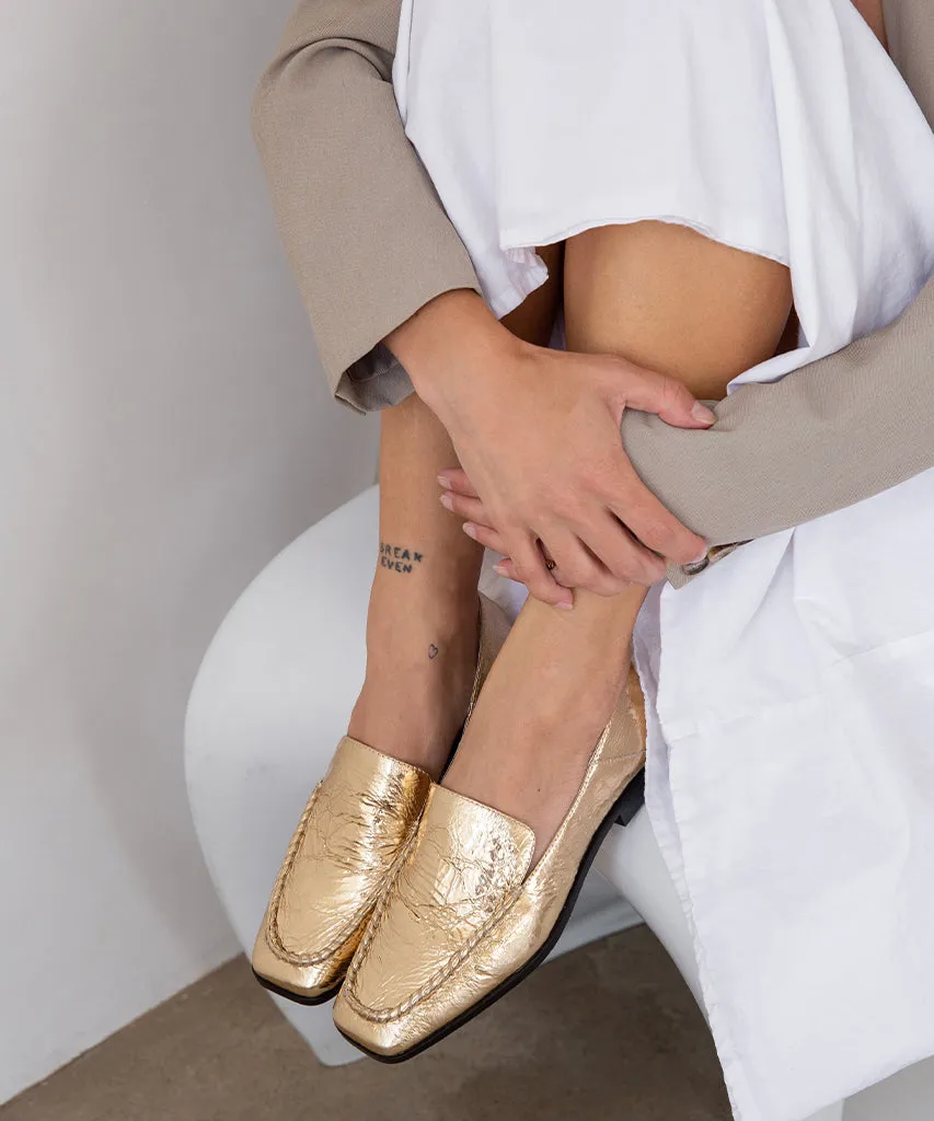 BENY FLATS GOLD DISTRESSED LEATHER