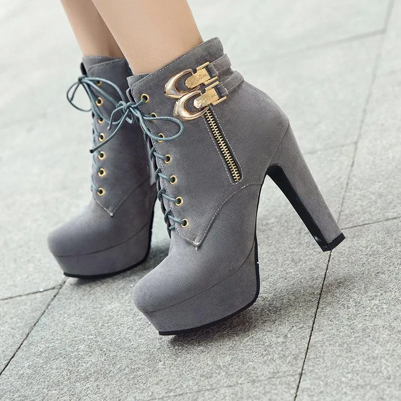 BUCKLE & SUEDE ANKLE BOOTIE