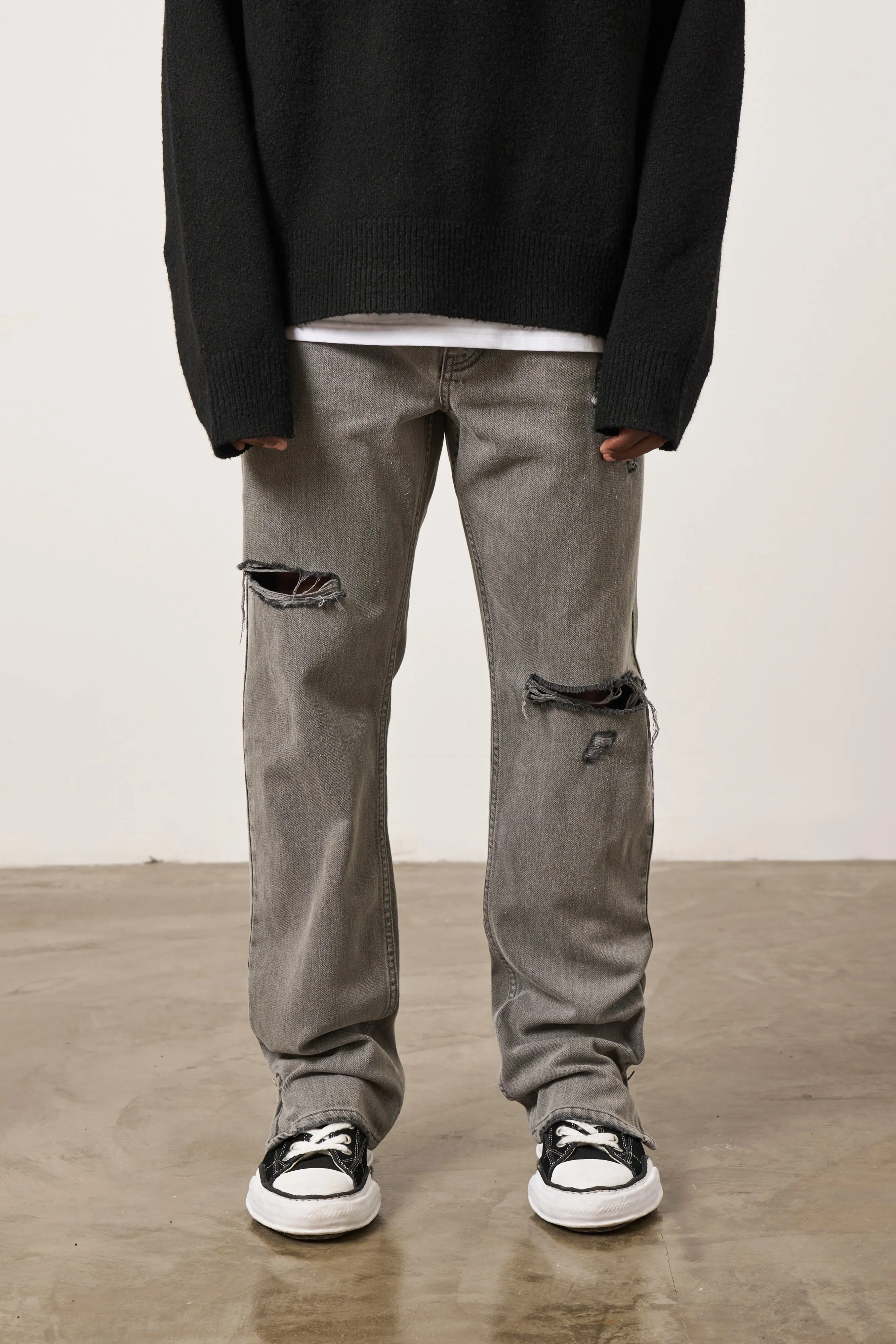 DISTRESSED STRAIGHT LEG JEAN - GREY WASH