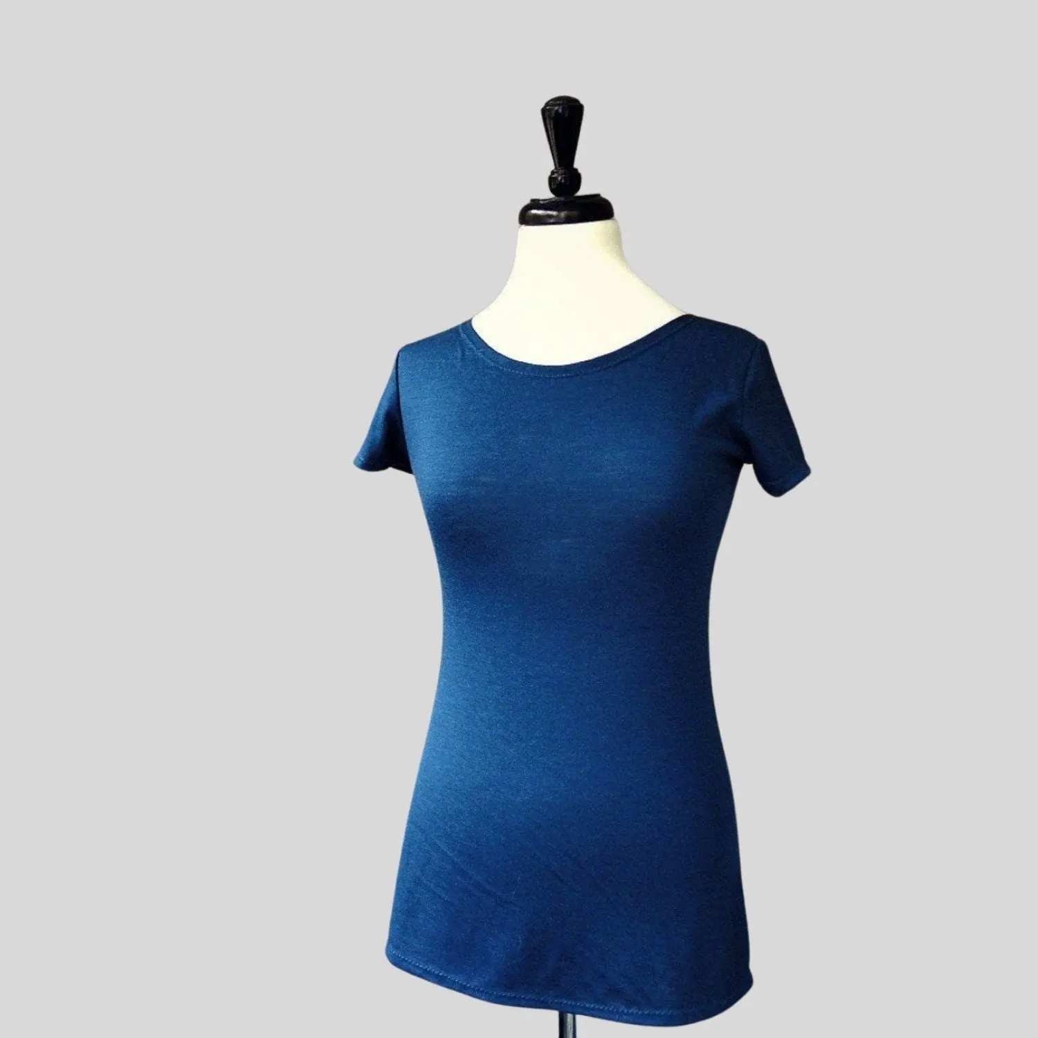 Fitted wool  or cotton tee shirt for women