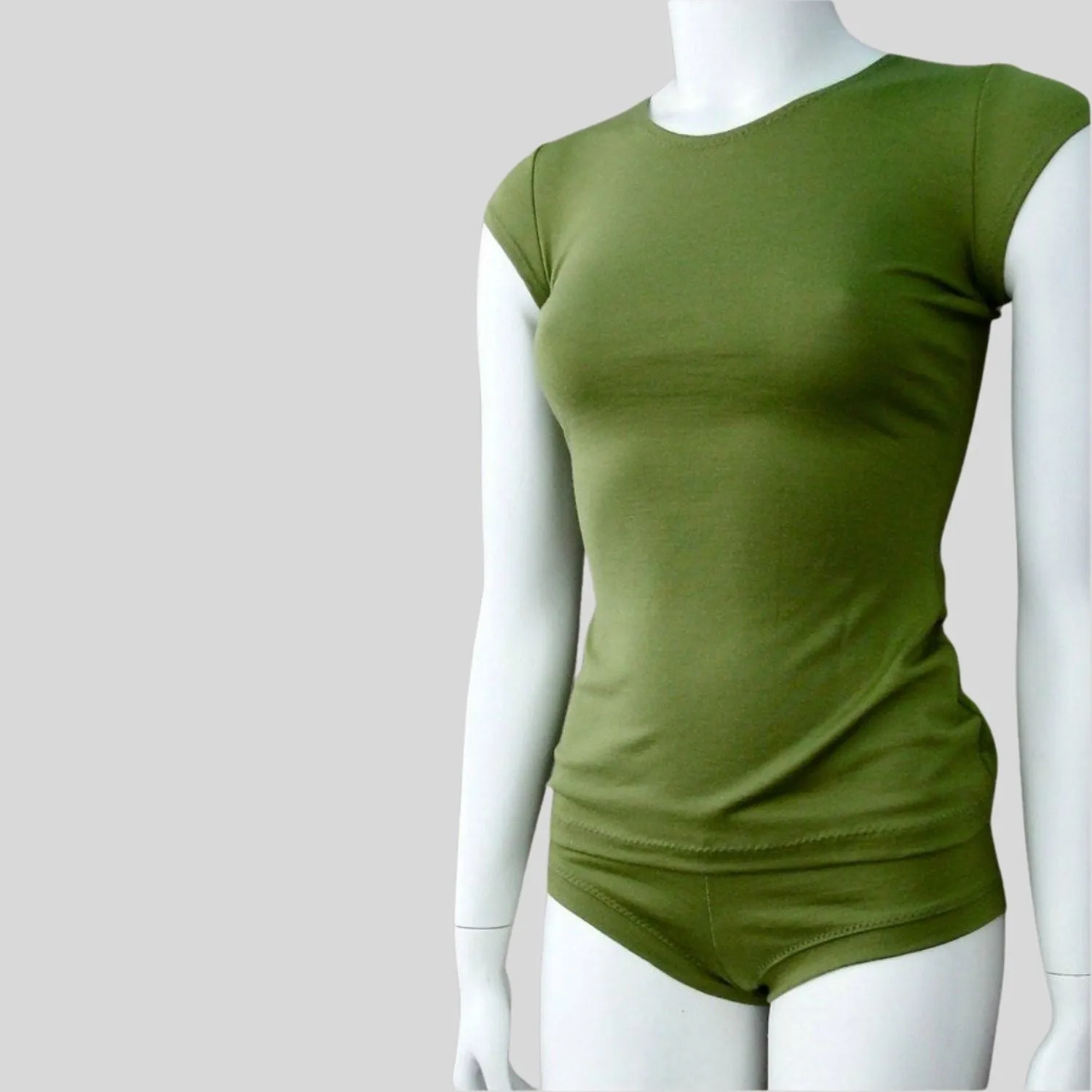 Fitted wool  or cotton tee shirt for women