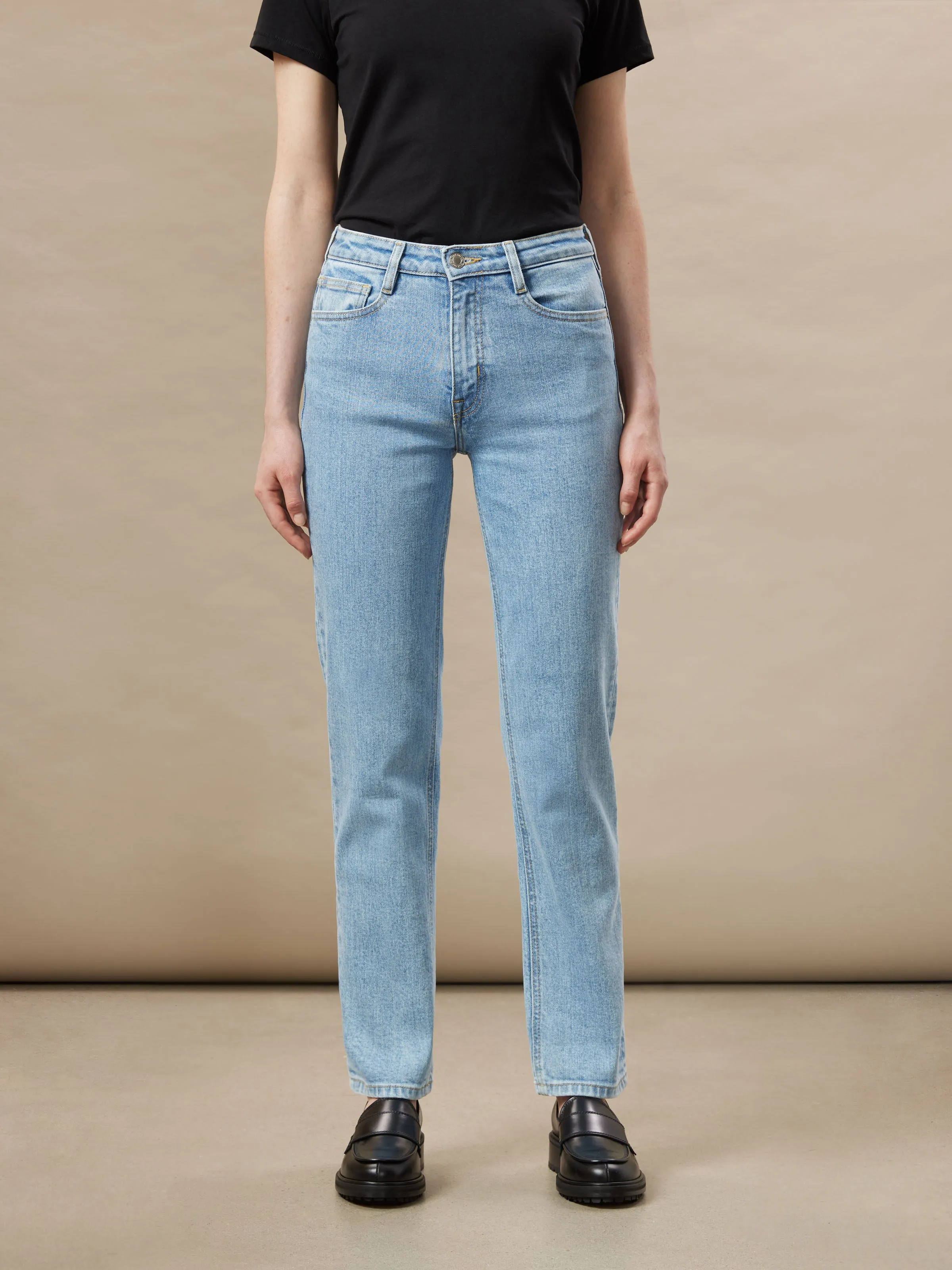 The Cyndi Straight Jean in Light Wash